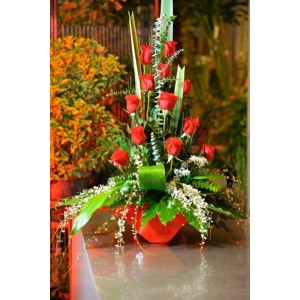 Centre de  12 roses vermelles